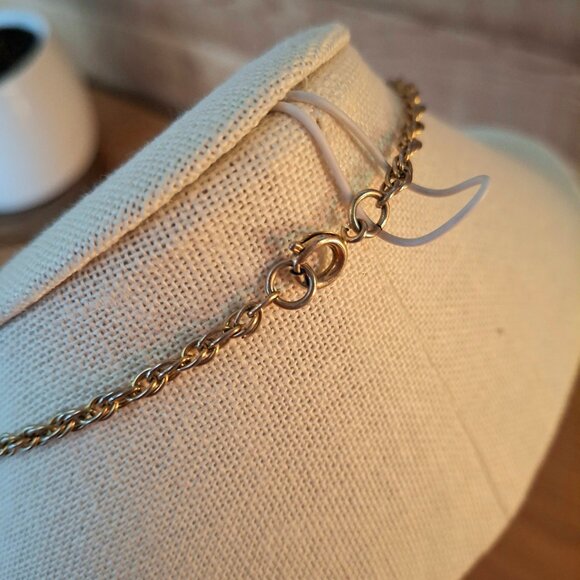 Vintage Goldette Gold Toned Etched Bottle Pendant Necklace - Picture 6 of 6